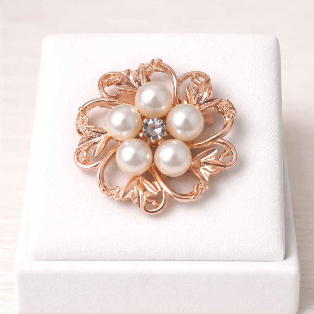 Rose gold, Pearl and crystal brooch